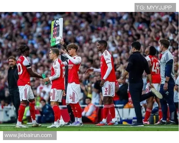 埃泽本赛季英超贡献18球仅次于哈兰德萨拉赫和姆伯莫表现抢眼